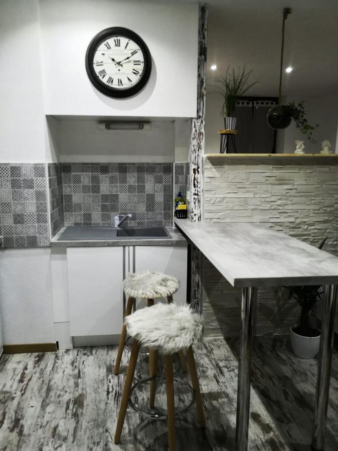 Studio Zen Et Cosy, Neuf En Pleine Ville Saint-Claude Kültér fotó